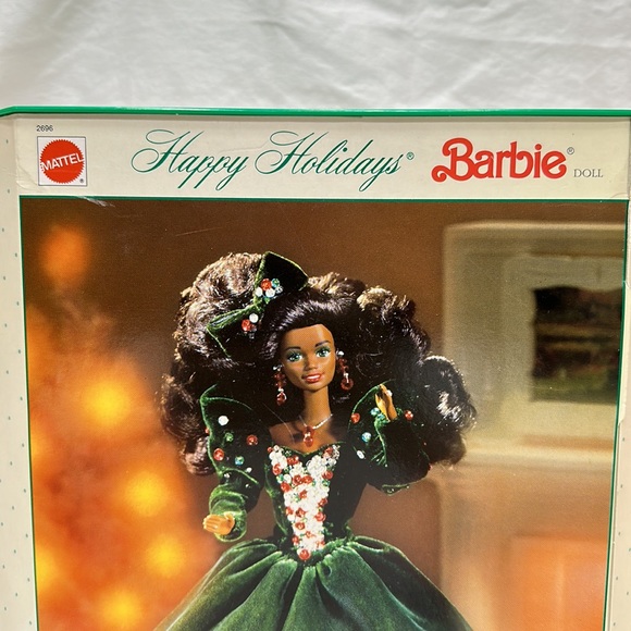 Happy Holidays Barbie - Picture 6 of 10